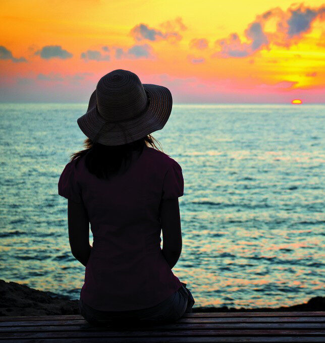 myths and facts woman sunset 1024x680 1 e1771362471947